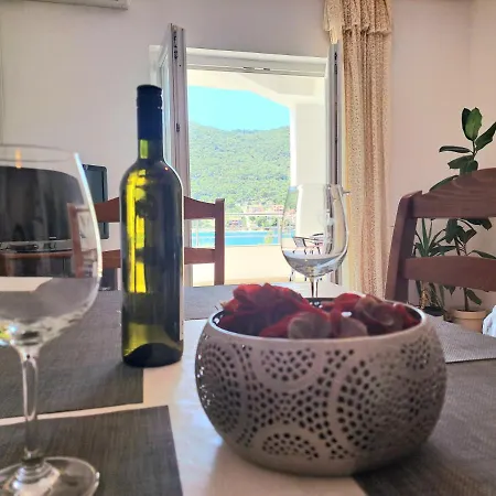 Open Sea Apartment *