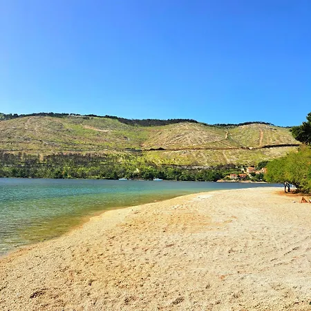 Open Sea Apartment *