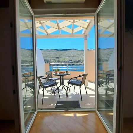 Open Sea Apartment *