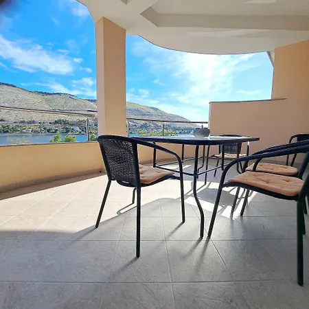 Open Sea Apartment *